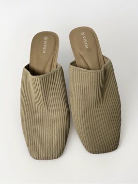 NWOB VIVAIA Beige Ribbed Knit Square-Toe Mules Wedge Heel Chic size 39 US 8.5